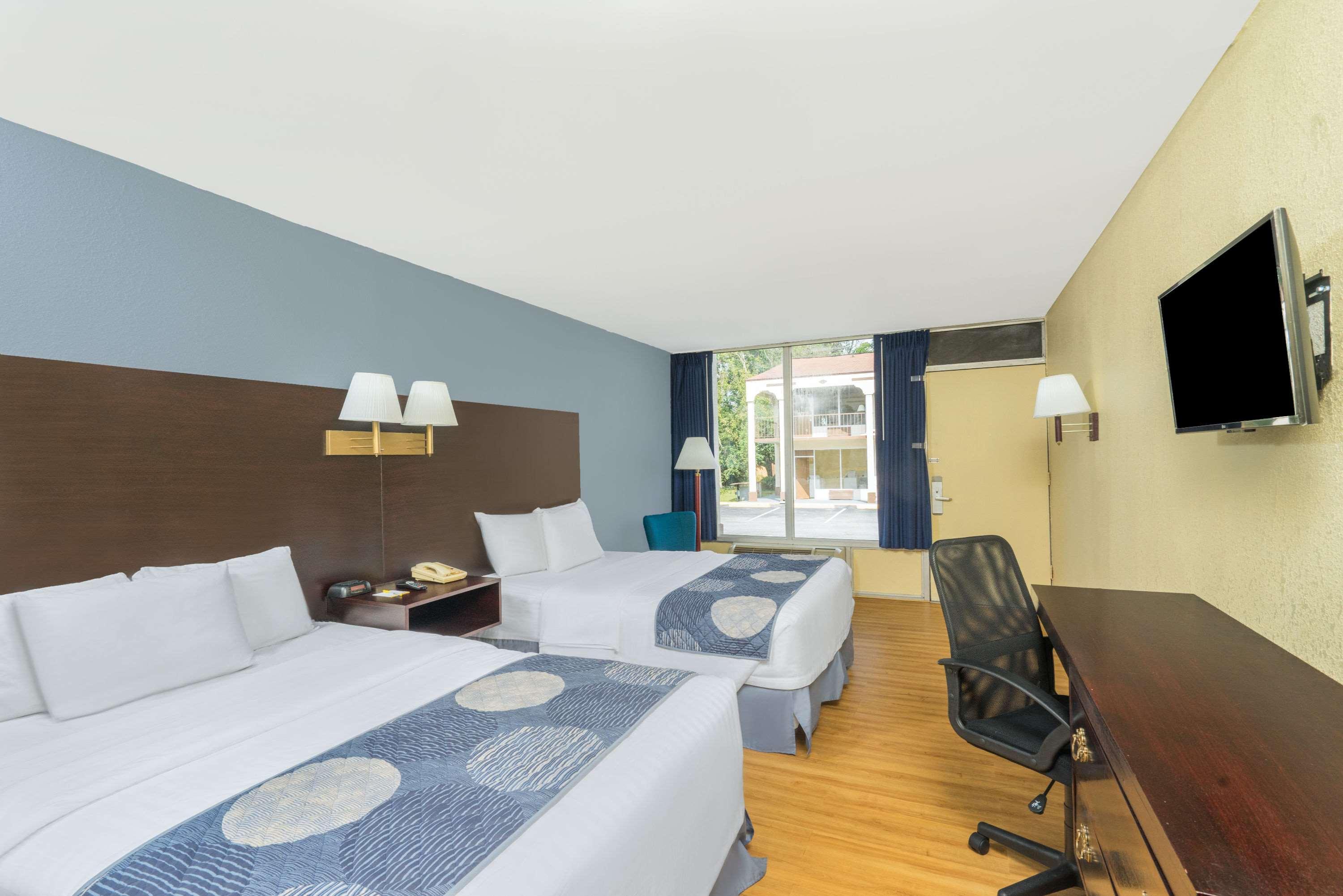 Days Inn By Wyndham Стейтсвилл Экстерьер фото