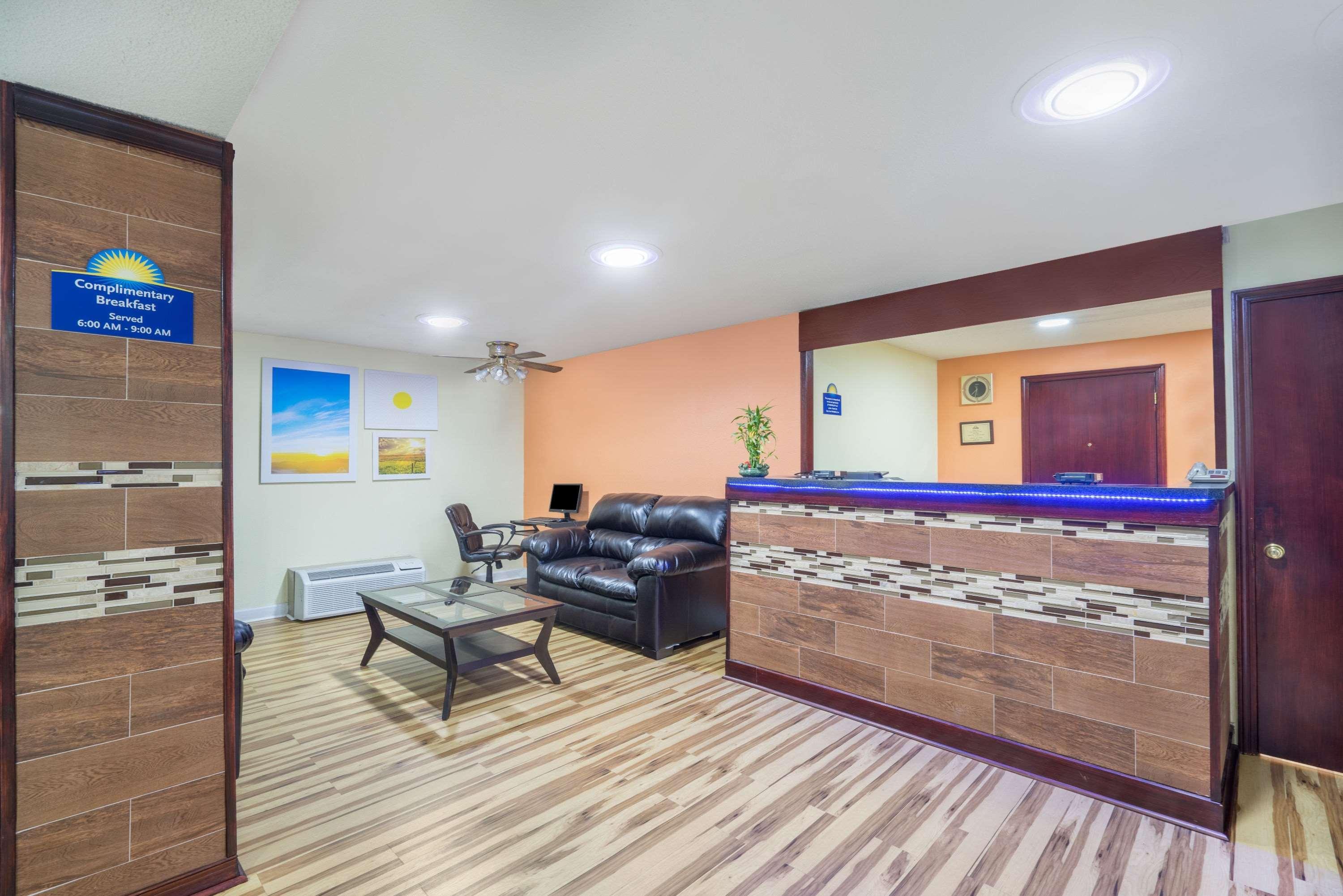Days Inn By Wyndham Стейтсвилл Экстерьер фото