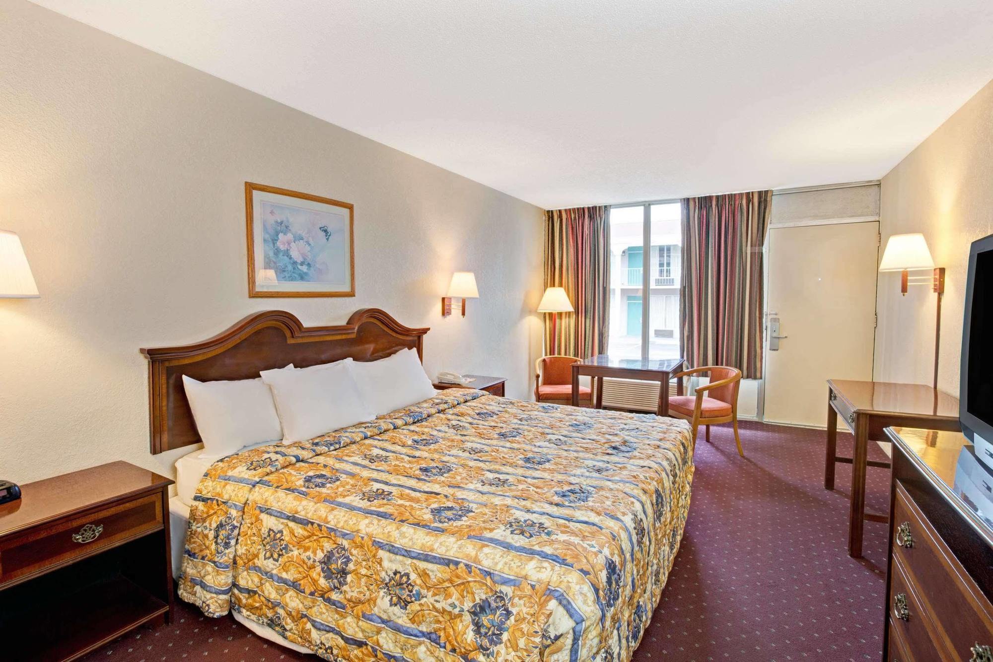 Days Inn By Wyndham Стейтсвилл Экстерьер фото