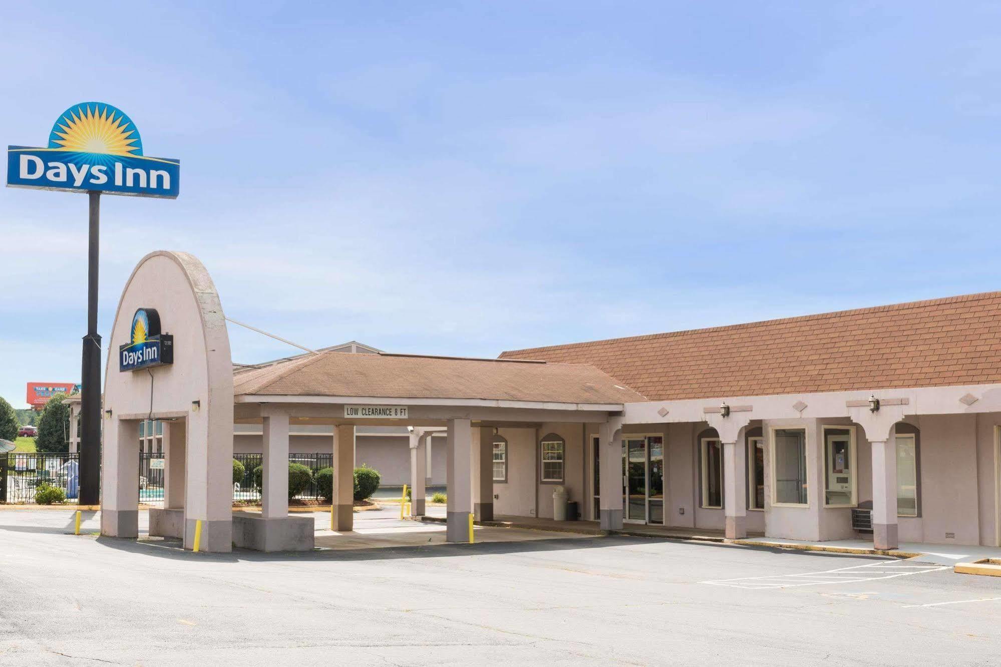 Days Inn By Wyndham Стейтсвилл Экстерьер фото